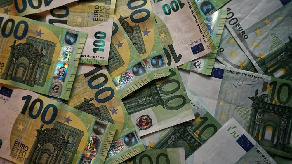 Курс валют на Моссовете: евро подорожал почти на 1 сом изображение публикации