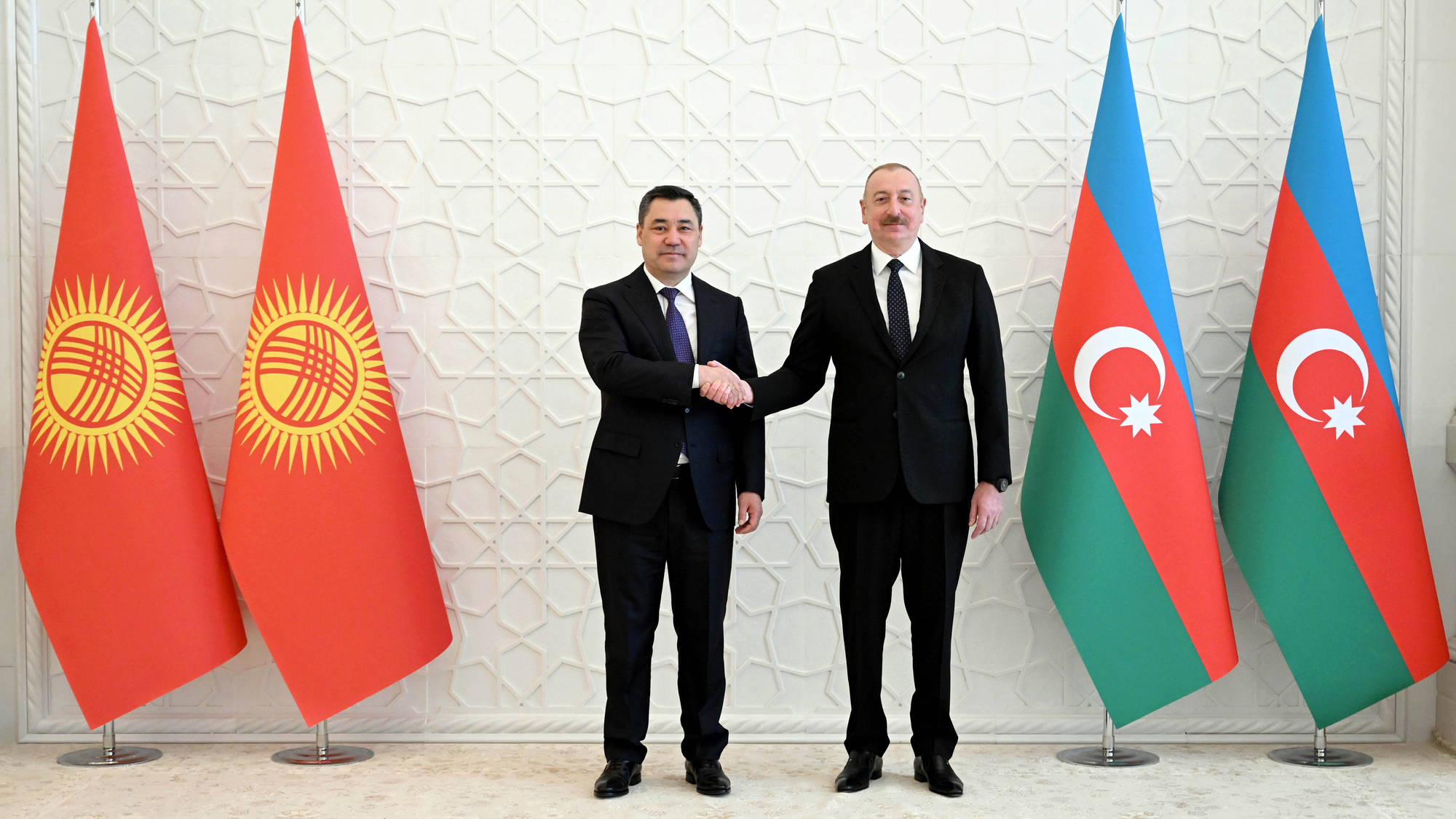 Садыр Жапаров и Ильхам Алиев обсудили перспективы взаимодействия двух стран