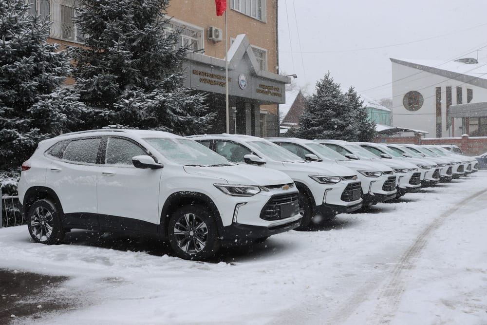 Социальный фонд КР передал регионам девять новых Chevrolet Tracker отечественной сборки изображение публикации